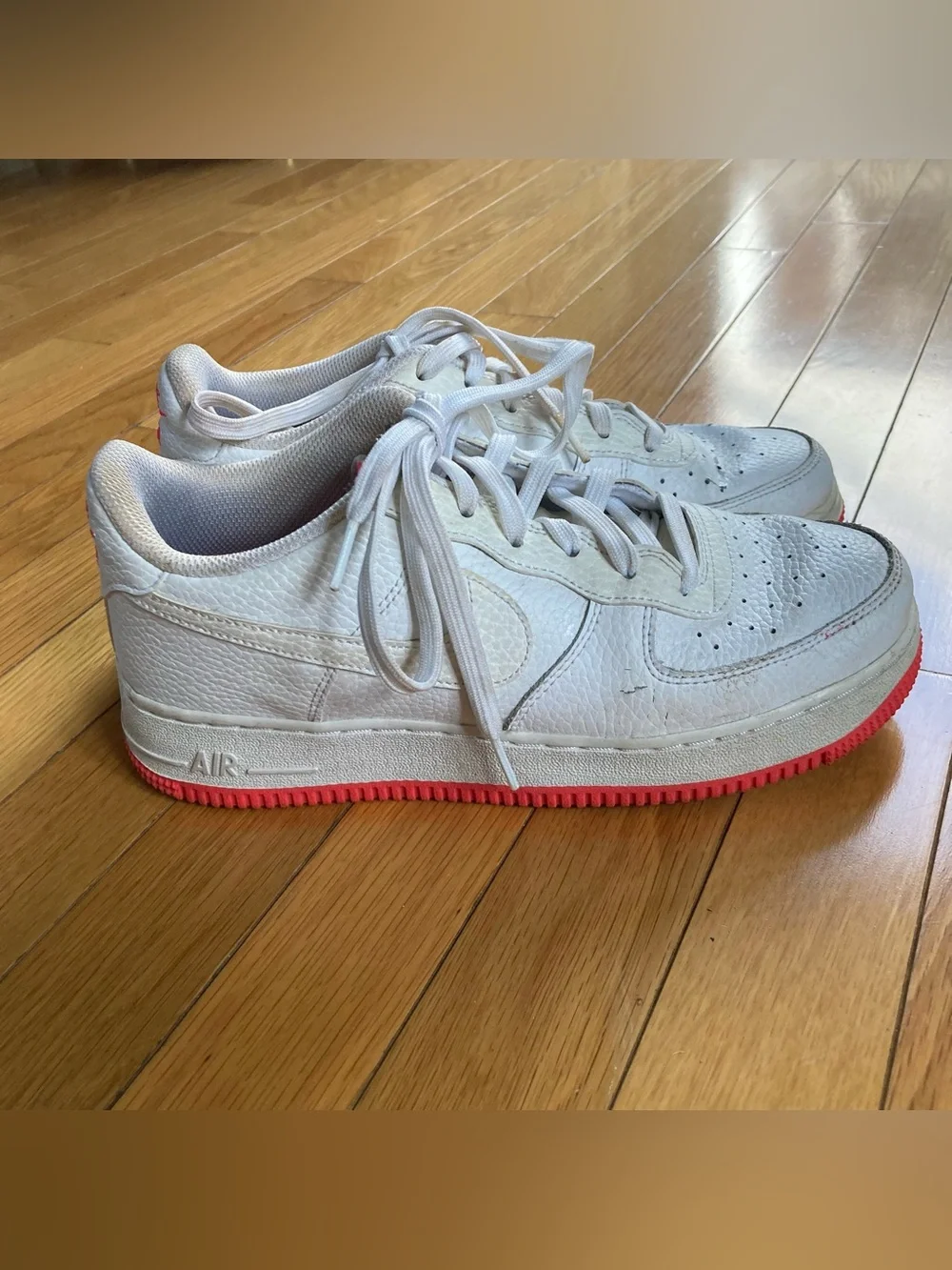 Nike Air Force 1 Low LV8 White Bright Crimson GS Size 6.5Y Sneakers AO2296-101